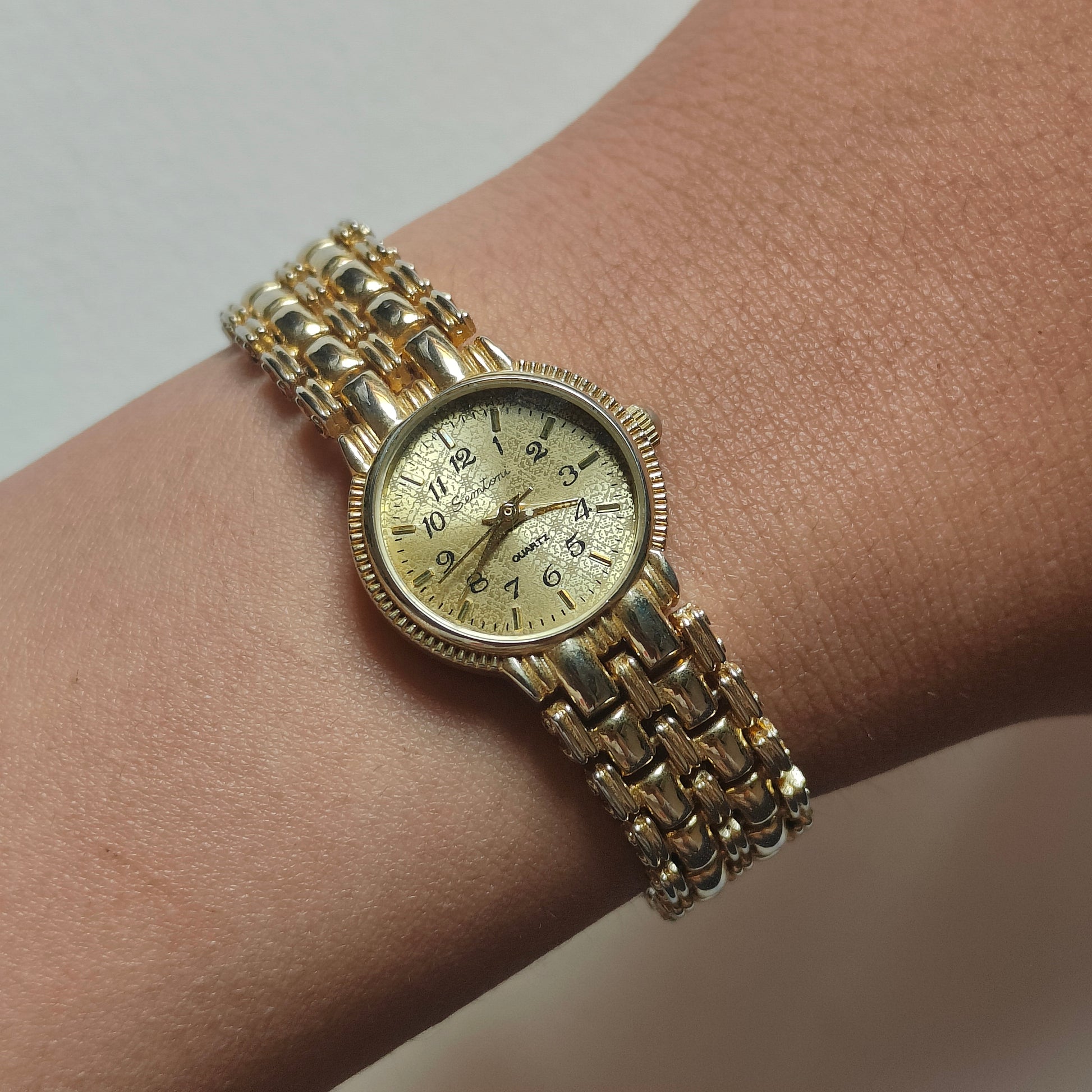 Simple Round Watch-not working