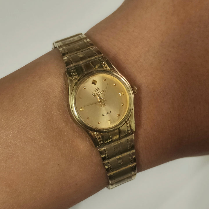 Staple round gold Watch