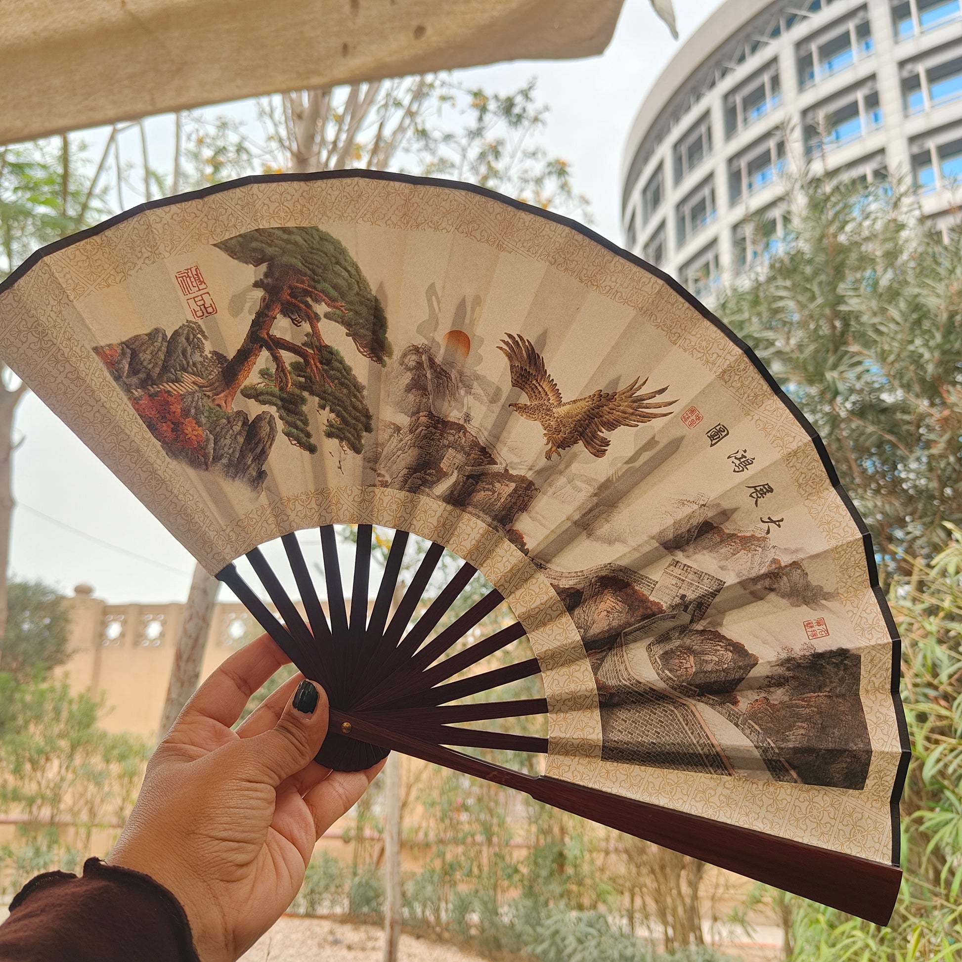 The Boundless Hand Fan