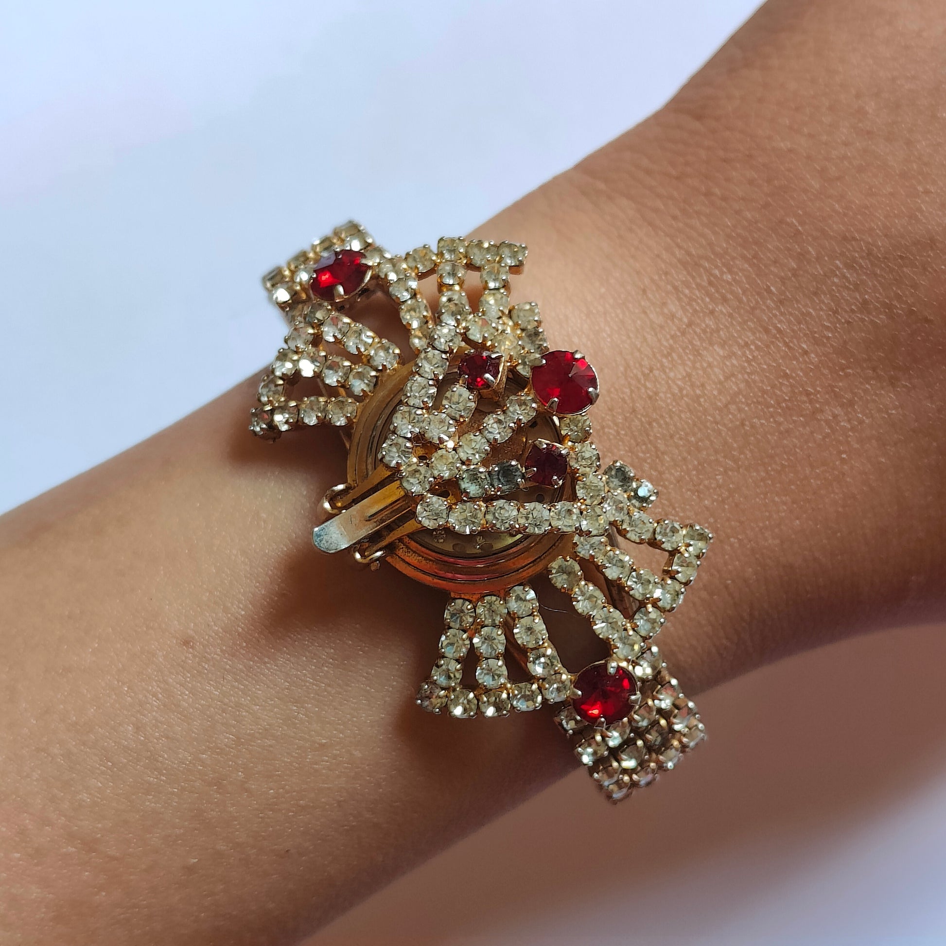 Peekaboo watch - not working