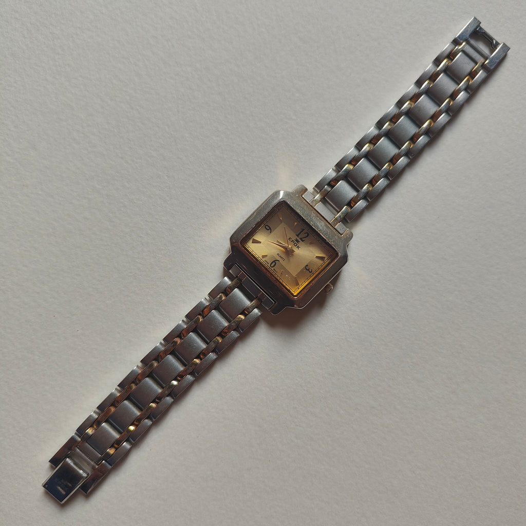 Mix Metal Chunky Watch -needs a battery